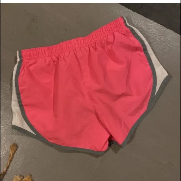 Nike hot pink girls athletic shorts size small! - Picture 4 of 7